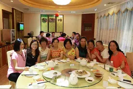 同学聚会，前妻变成180斤的大胖子被嘲笑，结账时我恨死她了图片
