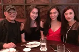57岁李连杰与20岁女儿现身三亚，网友却说：颜值远不如利智图片