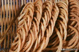 射洪有家馓子，三代同营，祖传手艺，很多人排队买图片