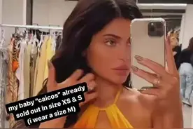 凯莉·詹娜欲学二姐却翻车，自创泳衣质量太差，“像纸一样薄”图片