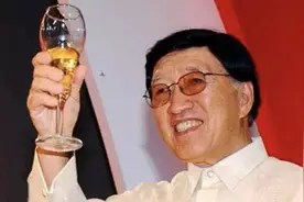 福建穷小子，在菲律宾开银行，年入100亿，死后两个老婆争财产图片