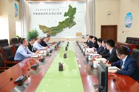 自治区水利厅党组书记斯琴毕力格与中国银行内蒙古分行行长胡文勇会谈图片