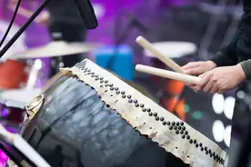 梅子涵：鼓点图片
