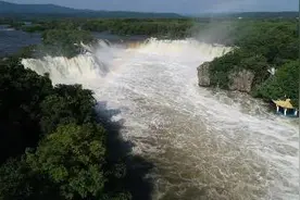 黑龙江镜泊湖大坝溢流30厘米 景区北门已封闭图片
