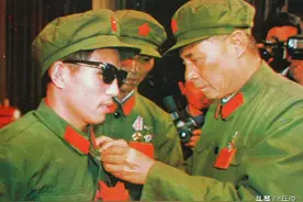 再谈昆明军区临阵换帅：王必成秦基伟难压阵，邓政委的选择并不多图片