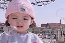 3岁就被逼996，沦为亲生父母赚钱工具，这顶流童星不当也罢？图片