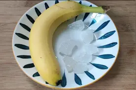 香蕉皮和冰糖一起煮，原来作用这么厉害，比吃补药还好，简单实用图片