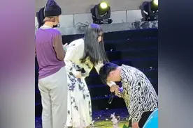 网红圈大事件，四川可乐高调求婚次惑小仙女，跪谢恩师球球送豪车图片