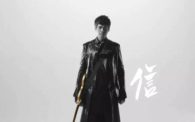 无论是在“信乐团”还是成为“苏见信”，他都是一个活自己的人