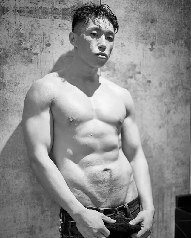 德云社烧饼成健身型男！与女神登上健美杂志！增肌原理你要知道