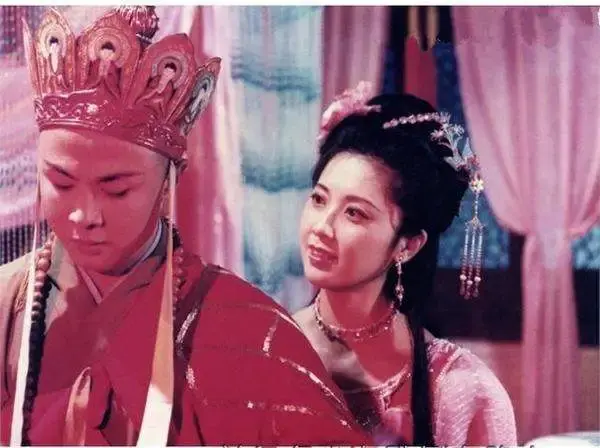 身为猛男的我，在一款乙女游戏中沉迷于当渣女