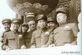 他被称为毛主席的先锋官，授衔时主动要求降衔，毛主席坚决不同意图片