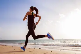 每天这样站，站出长寿腿，80岁了还健步如飞图片