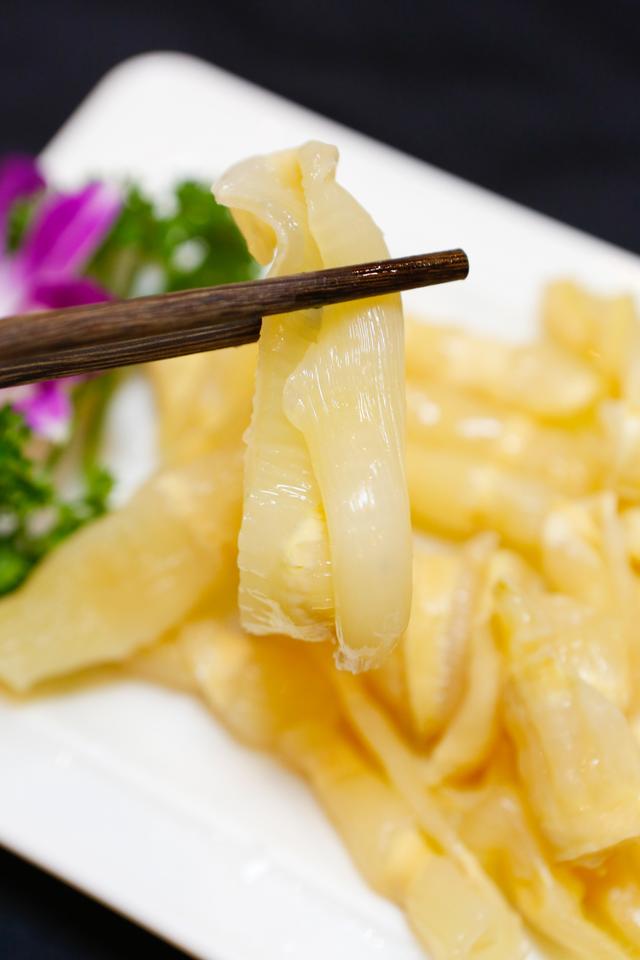 红酒和花胶一起炖煮吗 红酒和花胶一起炖煮吗会中毒吗