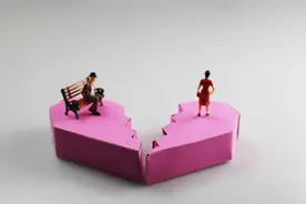 结婚第二天，婆婆就让我还钱图片