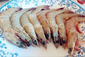 煮虾时，很多朋友做法不正确，大厨教你煮虾好吃诀窍，细嫩鲜香图片