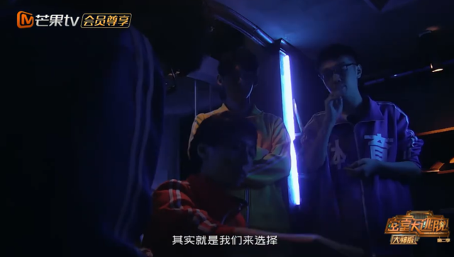 都是密室悬疑综艺，一部7.6一部9.1，锅不该全由玩家来背