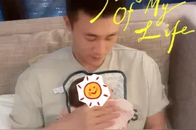 杜淳抱娃姿势被diss，“好爸爸人设”崩塌，新生儿真不能随便抱图片