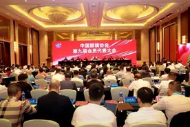 眼镜行业发展要高质量优服务图片