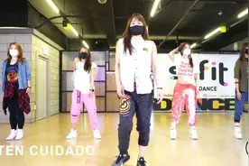 女生该怎么减肥？来看看健身房小姐姐的日常训练就知道了图片