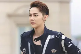 汪东城愚人节官宣恋情遭吐槽，晒合照只顾自己耍帅图片