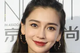 Angelababy也有穿搭翻车的时候，穿一身黑色蕾丝透视衣老气横秋图片