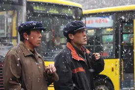 未富先老，被抛弃的第一代农民工图片