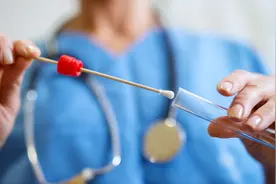 对妻子不满，湖南一农民工带俩孩子做亲子鉴定，结果让人崩溃：一双儿女都非亲生的图片