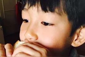 白百何陈羽凡儿子的基因，一般人羡慕不来，妈妈给颜值爸爸给才华图片