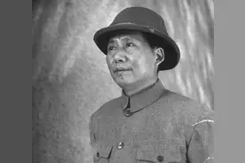“三龙护驾”毛泽东，其中“二龙”原本是周恩来的卫士图片