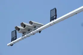 过车就闪的摄像头起什么作用？闪一次没事，闪两次就会“中奖”图片