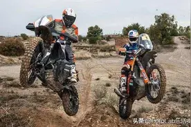 [原创字幕]KTM 790 ADV上手评测，让你充分了解这台长途利器！图片