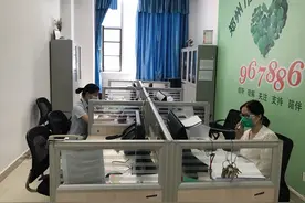 女性心理治疗师的24小时热线：成年人崩溃只在一瞬间，来电多为倾诉，能在陪伴中找到自己的价值图片