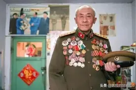 一生立10次一等功，50岁的他与18岁女孩结婚，隐姓埋名55年图片