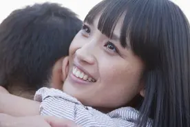 三十岁儿子，带四十岁女友回家：别喊妈，叫姐吧图片