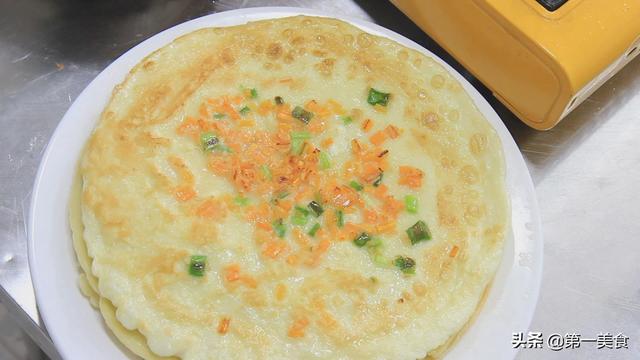 一盆面粉，两个鸡蛋，搅一搅，快速做出鸡蛋煎饼，柔软鲜香