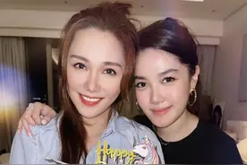 汤洛雯亲妹妹长相甜美，身材出众具有星味，一家高颜值羡煞旁人图片