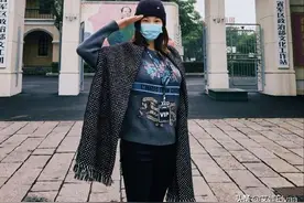 苗苗撇下女儿携郑恺游三亚，穿2万毛衣跳交际舞，结婚一年太腻歪图片