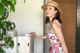 张可颐晒近照不显老，曾与宣萱交恶，50岁状态仍满分图片