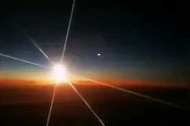 青海坠落火流星重430吨！陨石为啥值钱，1克曾卖到近10万块图片