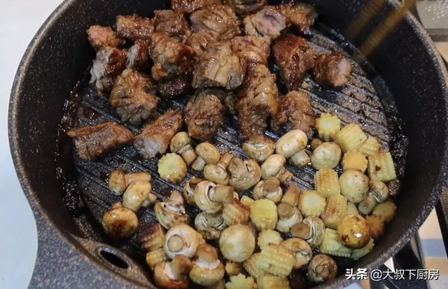 牛肋骨怎么做好吃，牛肋排怎么做好吃（大叔教你酱烧牛肋条）