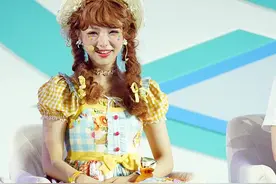 《创造营》学员谢安然刘念献唱，穿小裙子变甜美洋娃娃图片