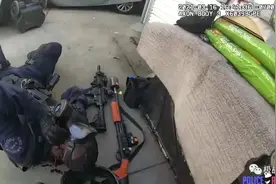 训练有素的特警，也并非刀枪不入丨细细的蓝线图片