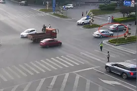 中国汽车闯红灯仅仅是罚款？美国汽车闯个红灯，罚到你怀疑人生图片