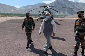 印度陆军司令出身婆罗门家庭，父亲是空军军官，妻子主管军属福利图片