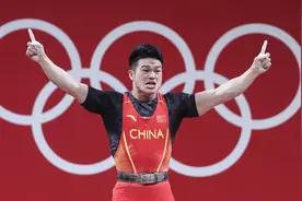 高清大图丨稳如磐石 石智勇夺得举重男子73公斤冠军图片