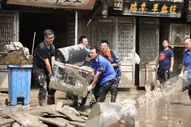 洪水过后磁器口商铺陆续清淤开张！熟悉的古镇又回来了图片