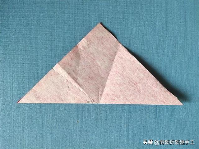 分享五瓣窗花剪纸教程：快过年了，自己剪的窗花贴上更有年味