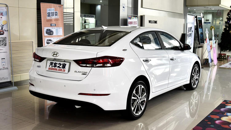 全新K3运动轿跑元素_悦动内饰层次感_起亚k3低配座椅问题