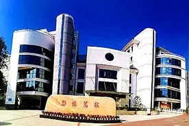 兴义市最好的七所高中，其中一所是贵州省的名校图片